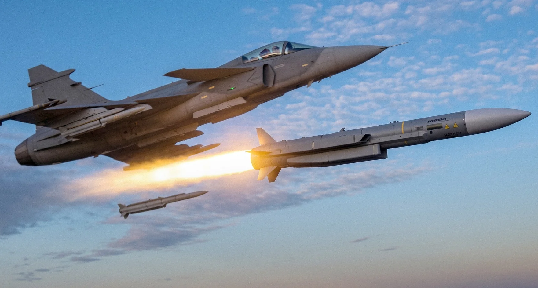 Винищувач Gripen запускає ракету Meteor у вечірньому небі