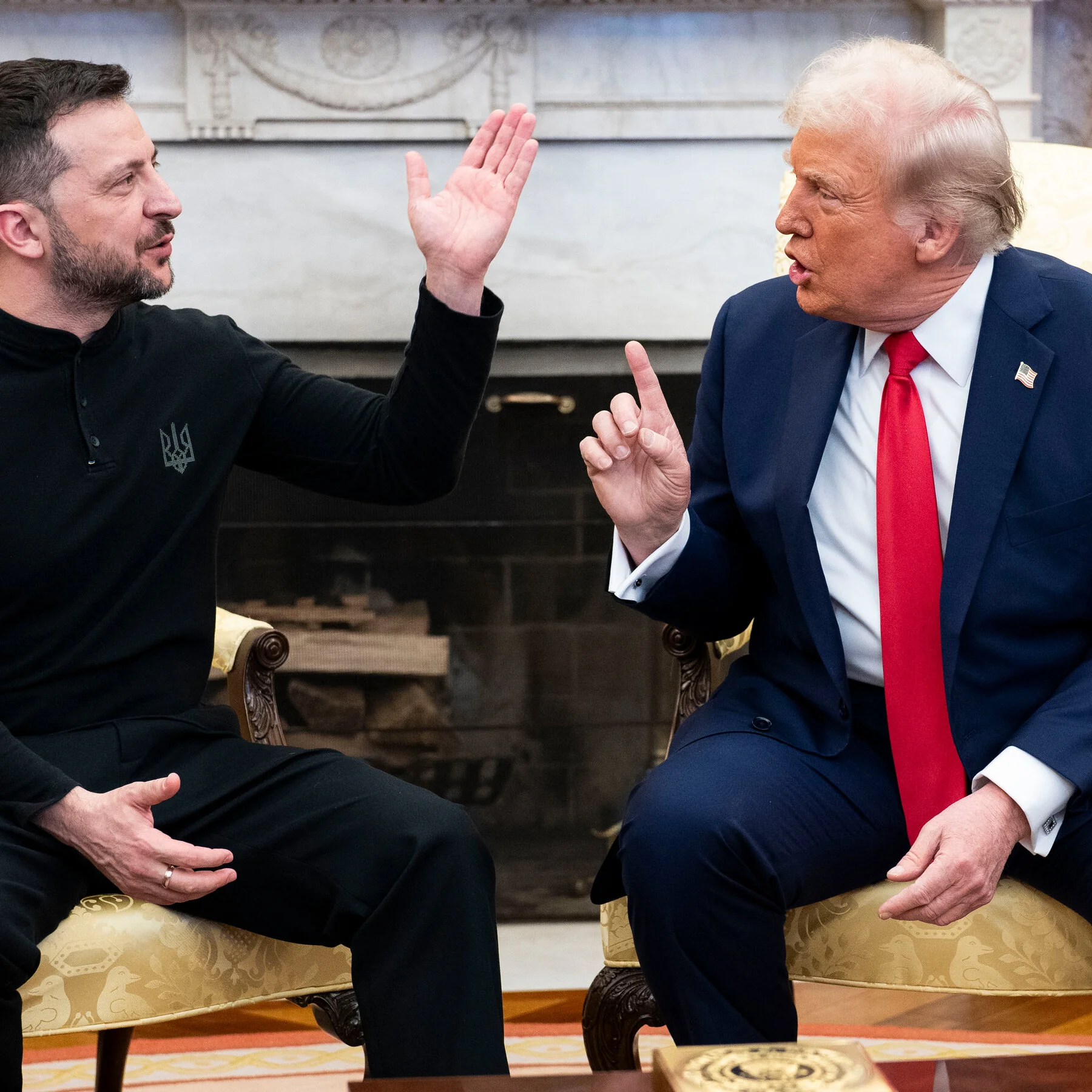Зеленський і Трамп жестикулюють під час зустрічі у Білому домі
