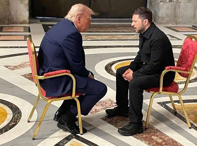 Трамп і Зеленський сидять один навпроти одного у Ватикані