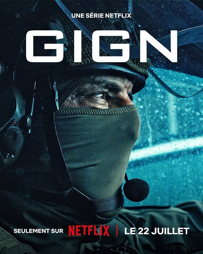 Постер французького серіалу GIGN з бійцем у шоломі та масці на синьому фоні