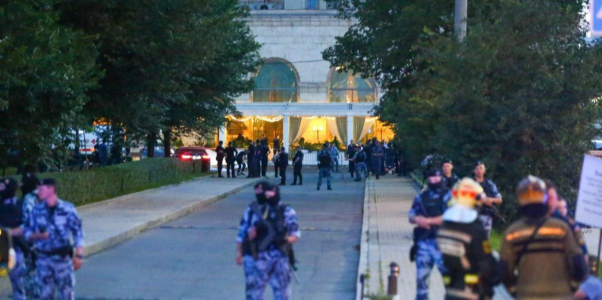 Місце вибуху біля ресторану в центрі Москви