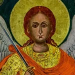 Ікона крилатого архангела з мечем, золотим німбом і червоним плащем